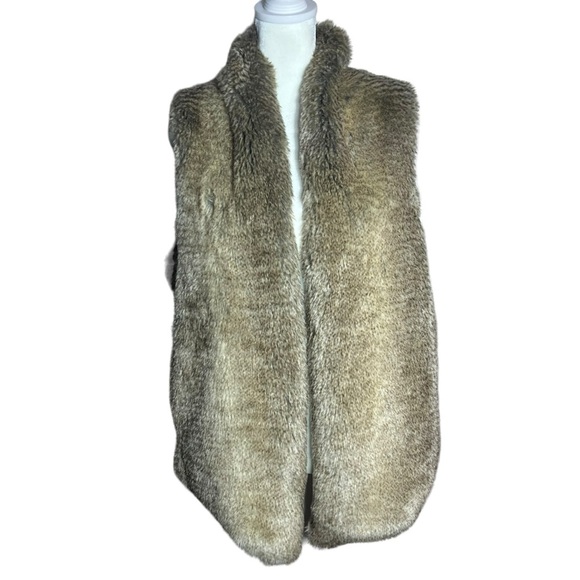 Tart Collections Kyla Vest Faux Fur Brown/Grayish Taupe, Size Small - Picture 2 of 9